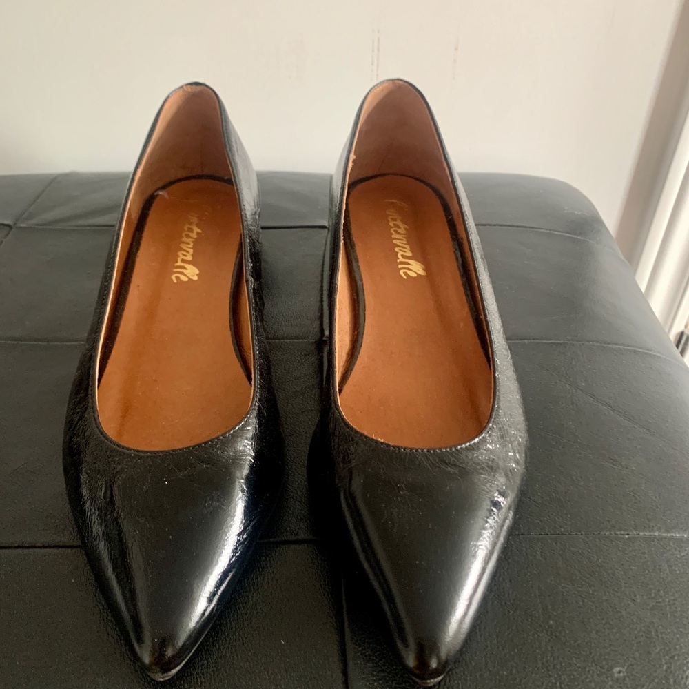 Low heeled sharp toe shoe intervalle